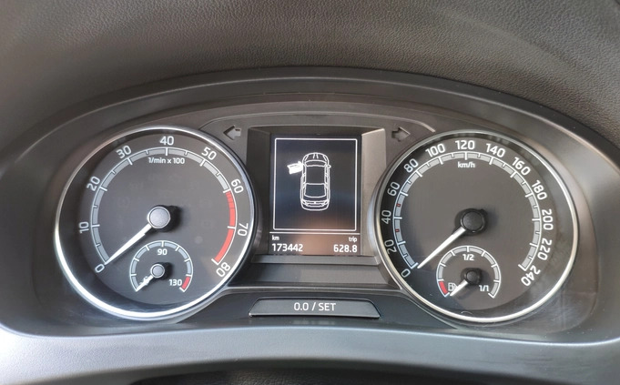 Skoda RAPID cena 32900 przebieg: 173600, rok produkcji 2018 z Sieraków małe 277